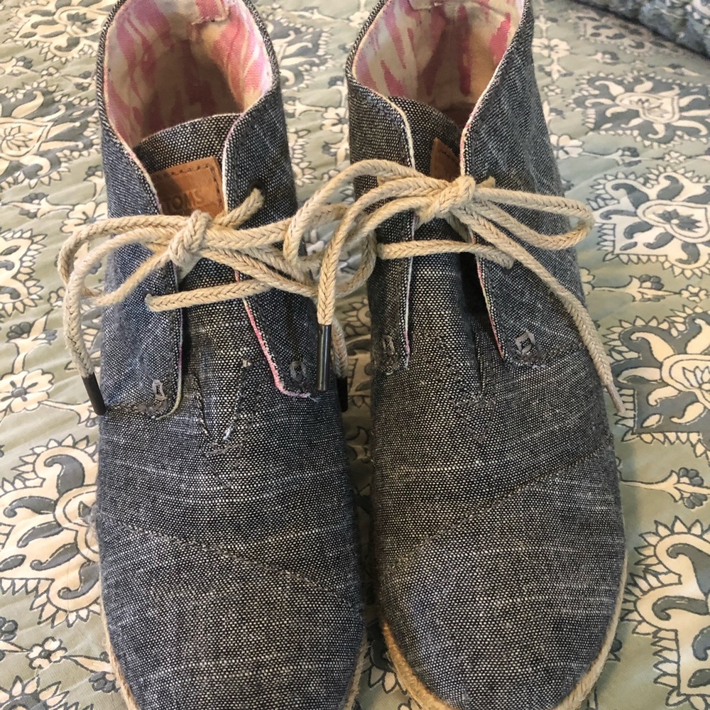 TOMS lace up desert wedge